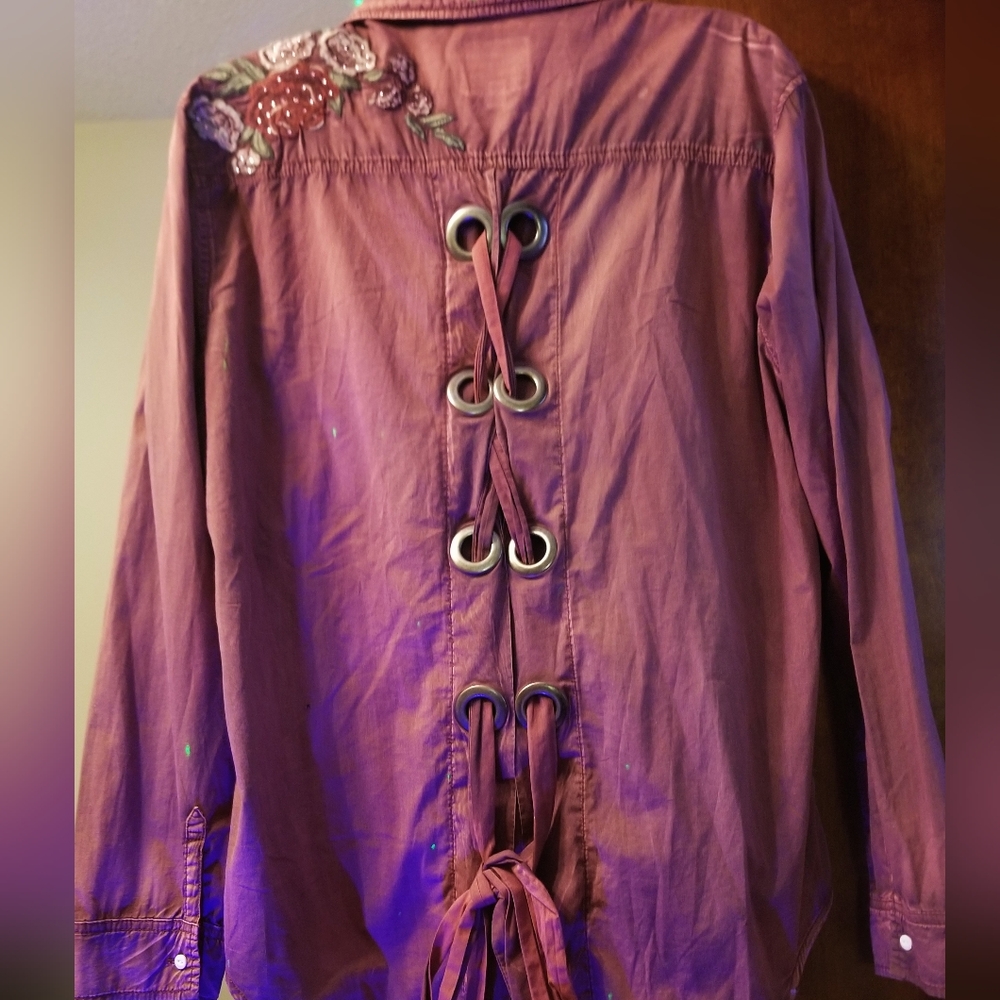 Super Unique Affliction! Missing 1 Button - image 2